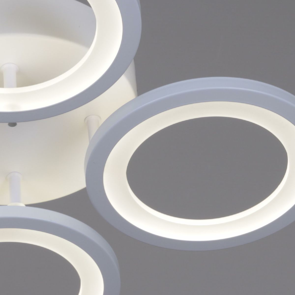 Потолочная люстра Reluce 08450-0.3-04A WH