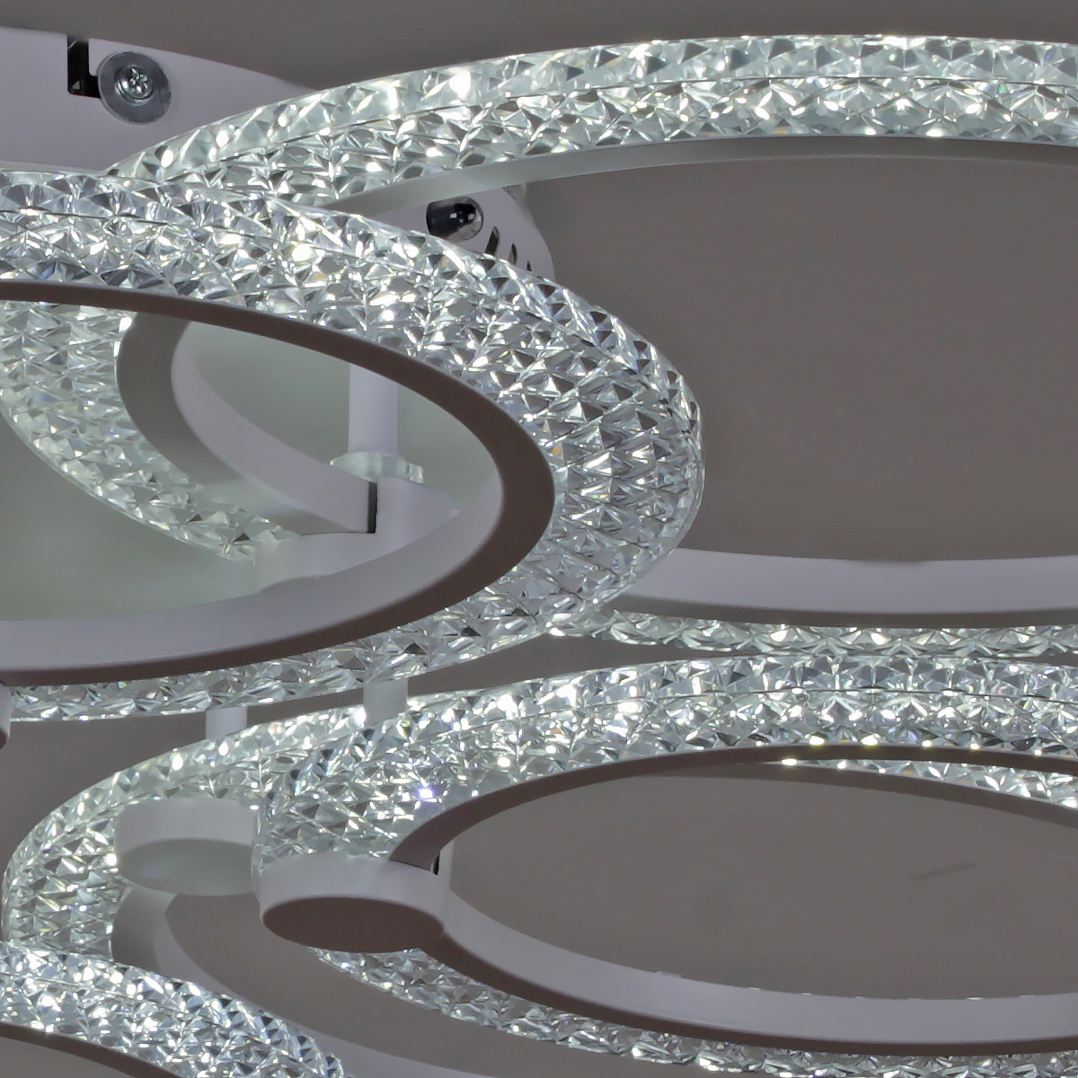 Потолочная люстра Reluce 20707-0.3-4+4L