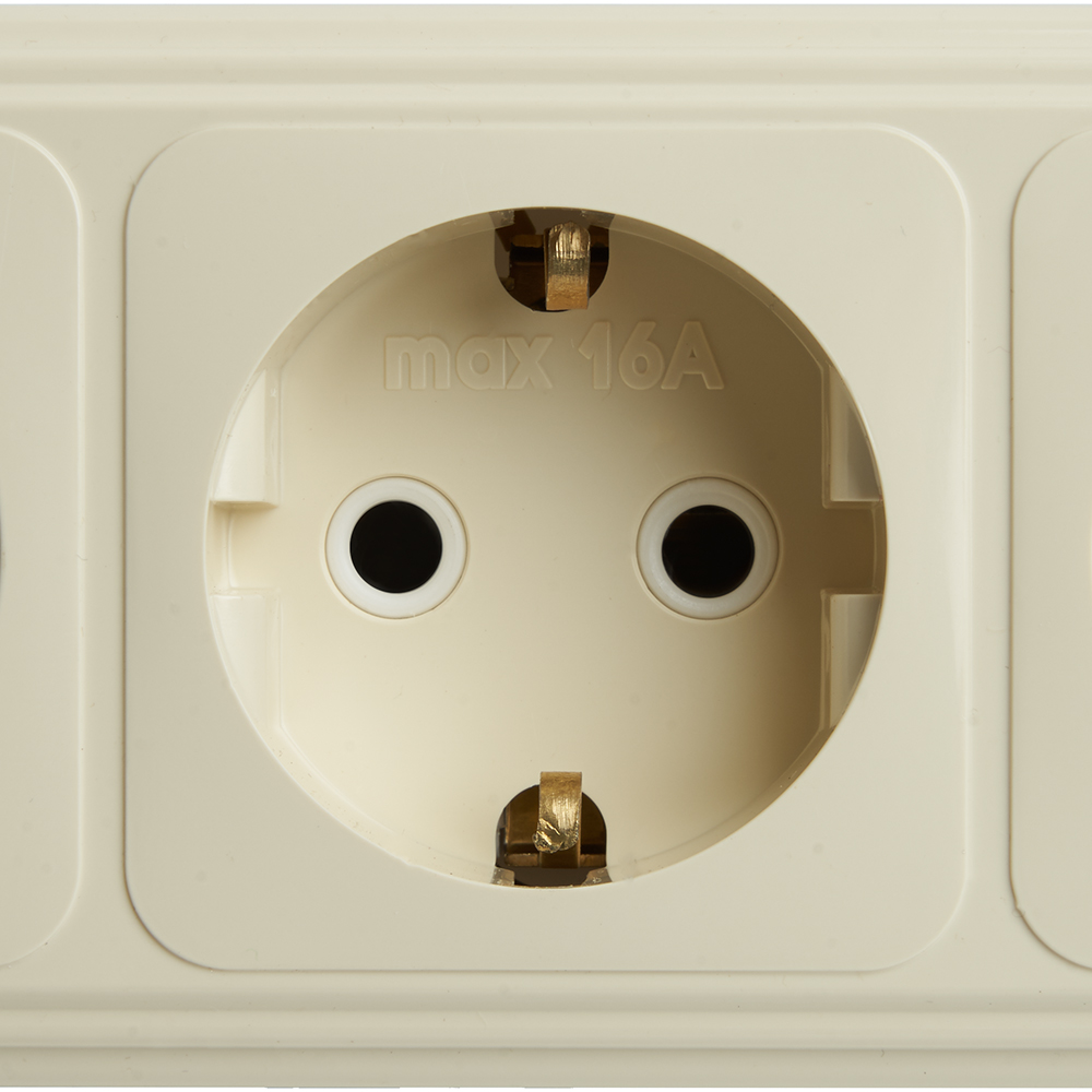 Розетка 4-местная с/з Stekker Брест 49052