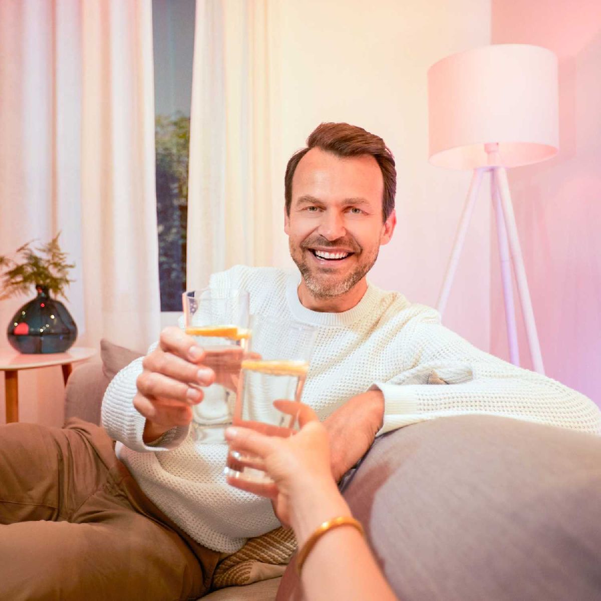 Умная светодиодная лампа Wiz Wi-Fi BLE100WA67E27922-65RGB1PF/6 E27 13W 2200/6500K 929002449702