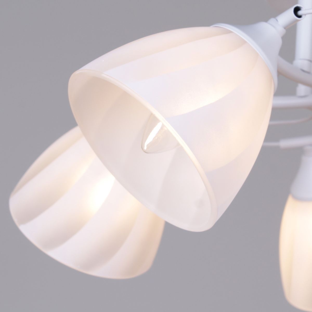 Потолочная люстра Reluce 62560-0.3-05 WH