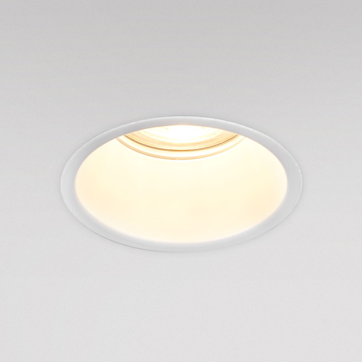 Встраиваемый светильник Elektrostandard 6067 MR16 WH белый 4690389097966