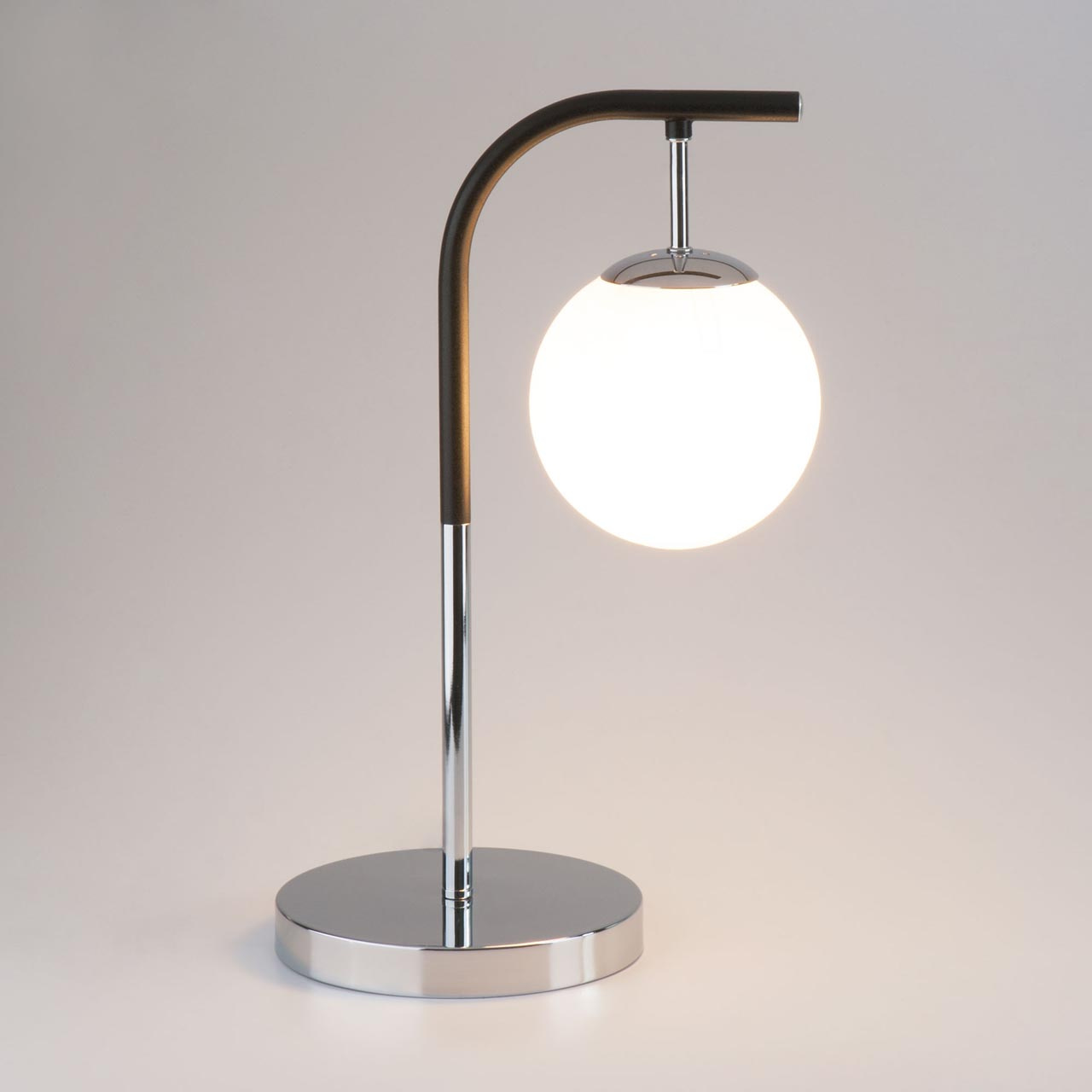 Настольная лампа Eurosvet Globe 01039/1 хром/черный