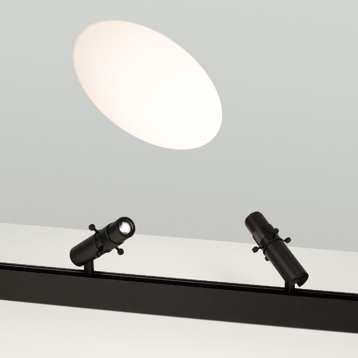 Трековый магнитный светильник Arlight MAG-ORIENT-SPOT-CROP-ZOOM-TC-R35-6W Warm3000 (BK, 19-29 deg, 48V) 045067