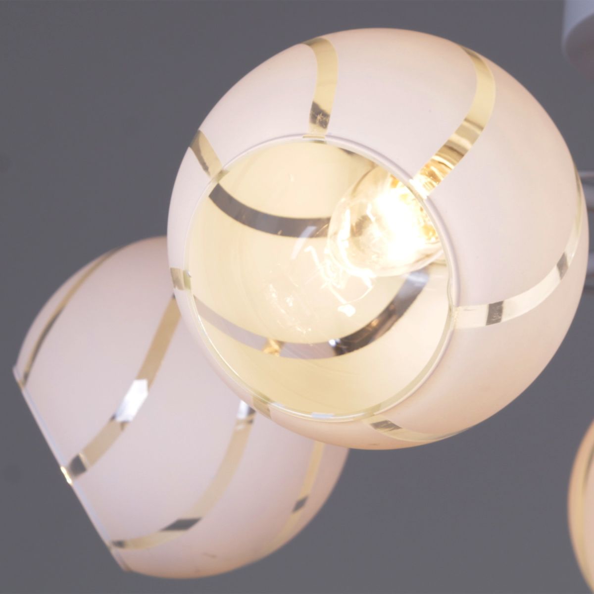 Потолочная люстра Reluce 99360-0.3-05 WH+CR