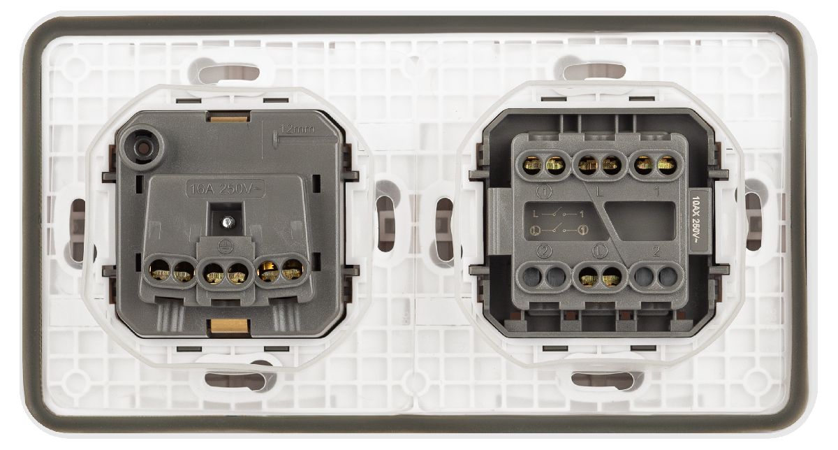 Блок розетка с выключателем Эра Эксперт 11-7522-01 Б0063274