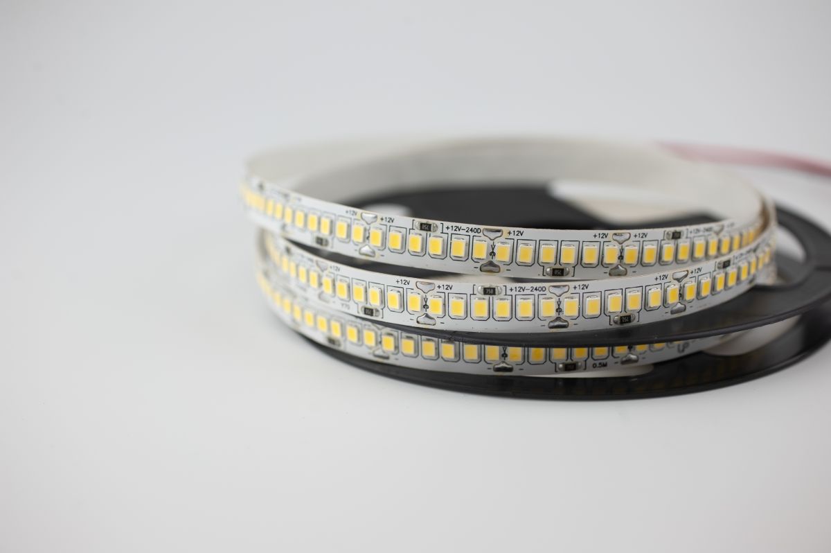 Светодиодная лента LEDS POWER 2835 240/м (21Вт/м) 12В холодная 008769