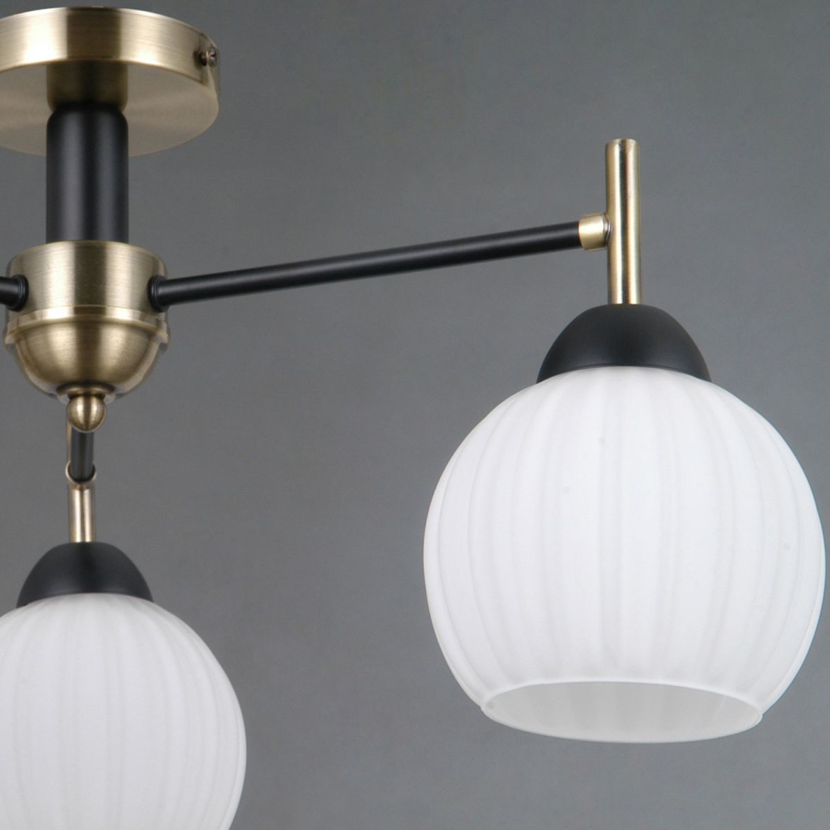 Люстра на штанге Illumico IL0579-3CSQ-25 BK AB TRENTO