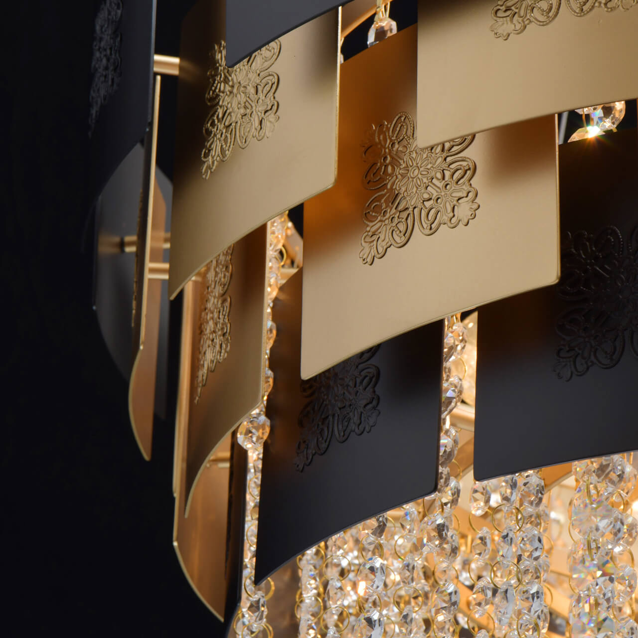 Подвесной светильник Chiaro Кармен 394010608