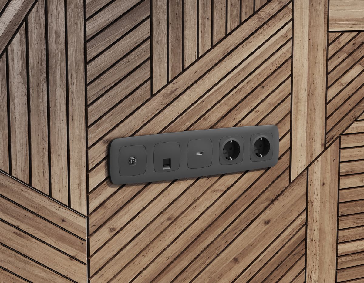 Комплект механизма компьютерной розетки Ambrella Volt RJ-45 (8P8C) CAT6A экранированной с автоматической защитной шторкой OMEGA MO912005 Графит soft touch QUANT (OP9120, VM185)