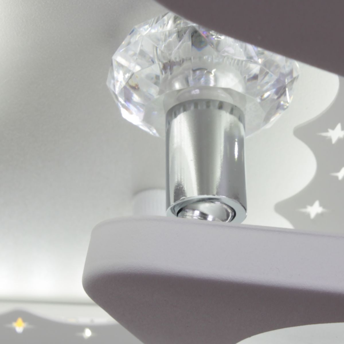 Потолочная люстра Reluce 09211-0.3-500 White