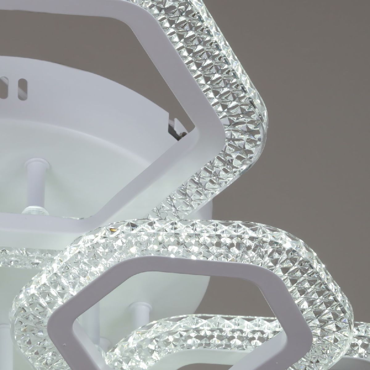 Потолочная люстра Reluce 08490-0.3-3+3A WH