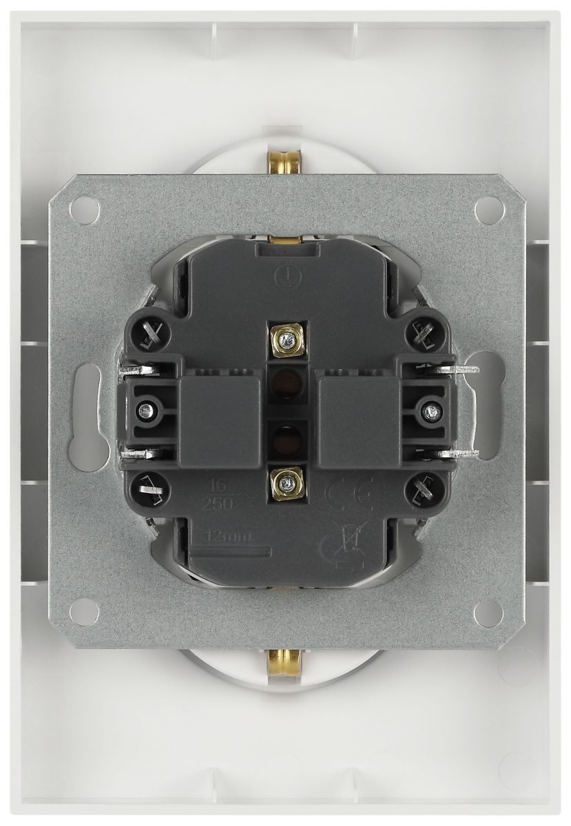 Розетка ЭРА Galaxy 15-2104-01 с заземлением двойная 2X2P+E Schuko 16А-250В IP20 белый Б0070678