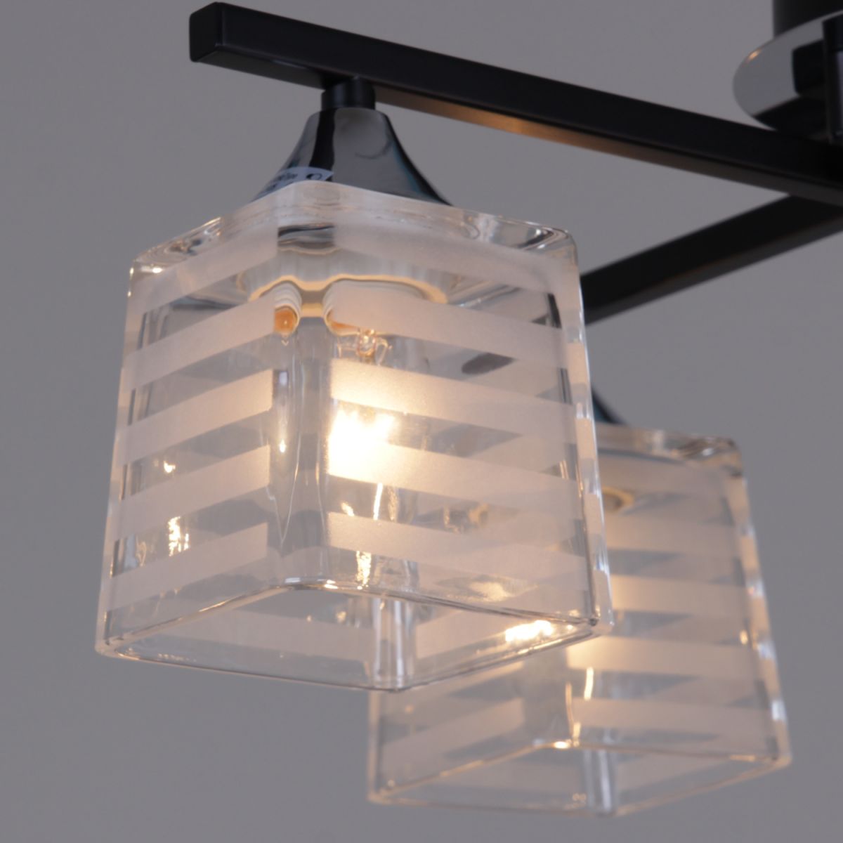 Потолочная люстра Reluce 89260-0.3-04 BK+CR