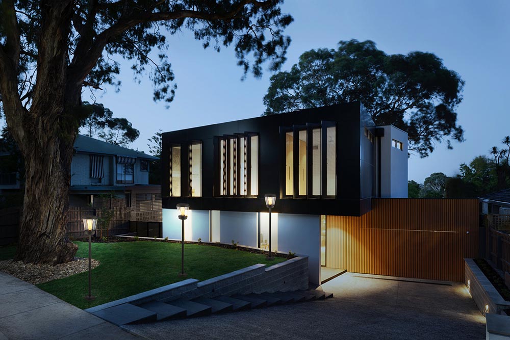 Ландшафтный светильник Maytoni Faro O039FL-01B