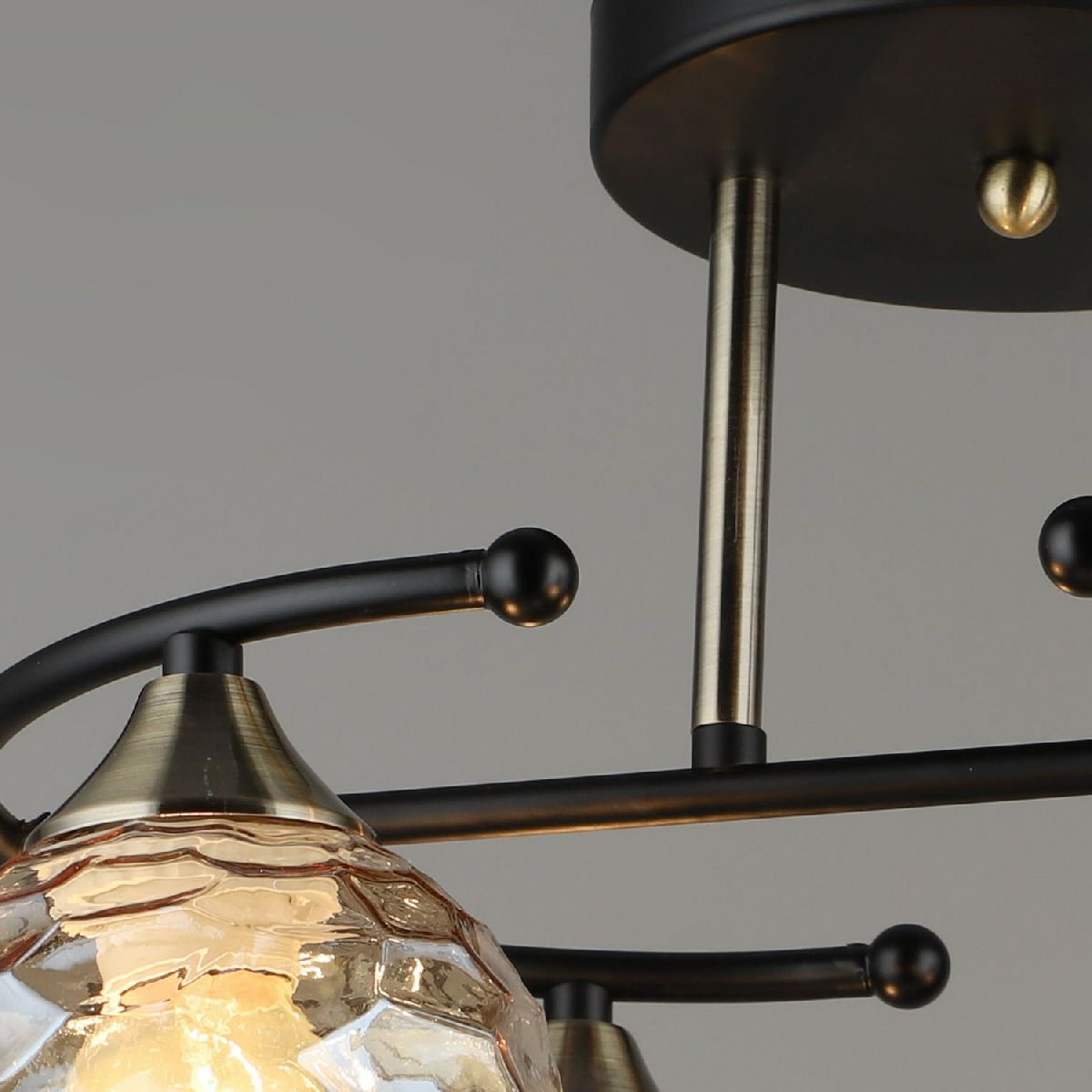 Потолочная люстра Reluce 02000-0.3-04 BK+AB