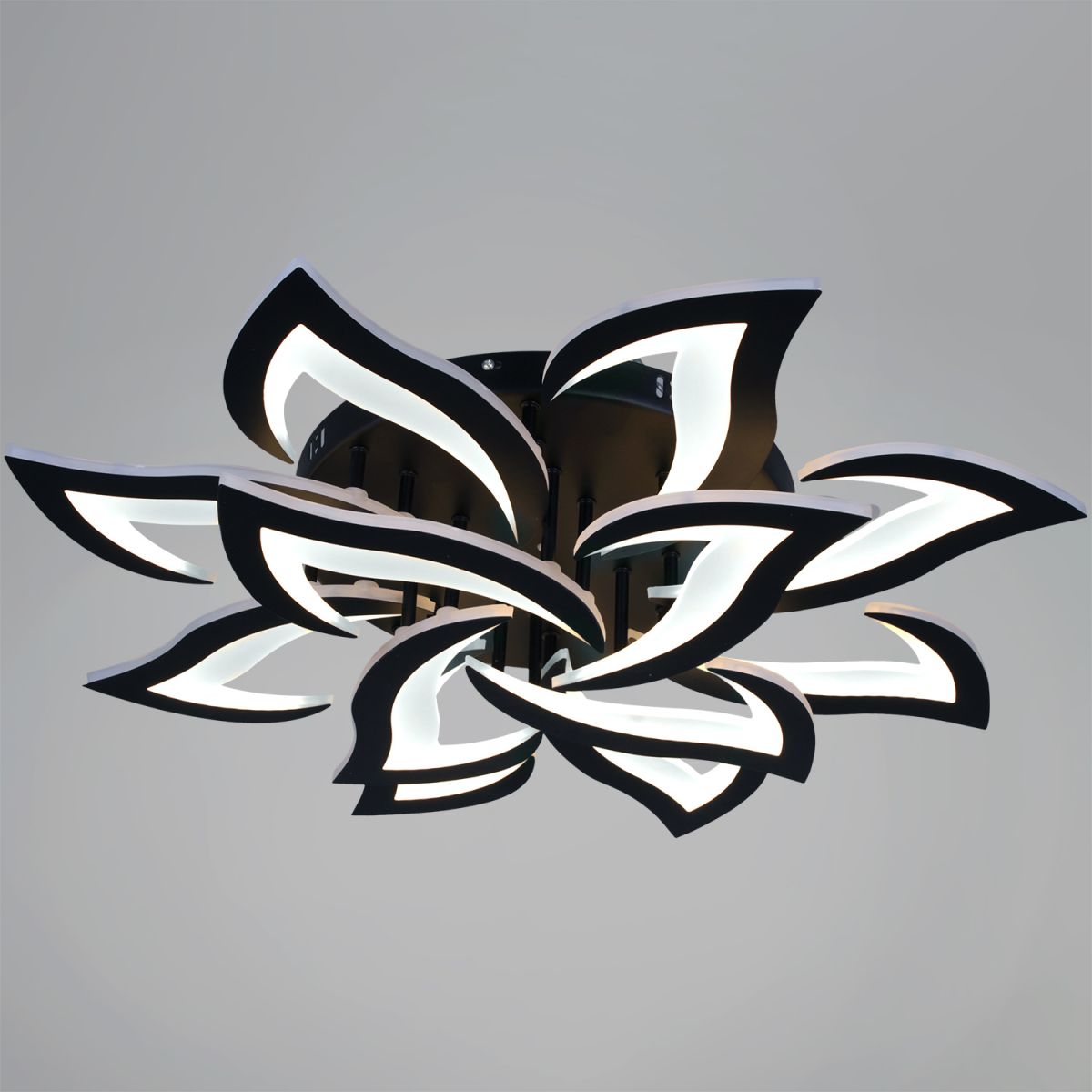 Потолочная люстра Reluce 30150-0.3-8+4 BK