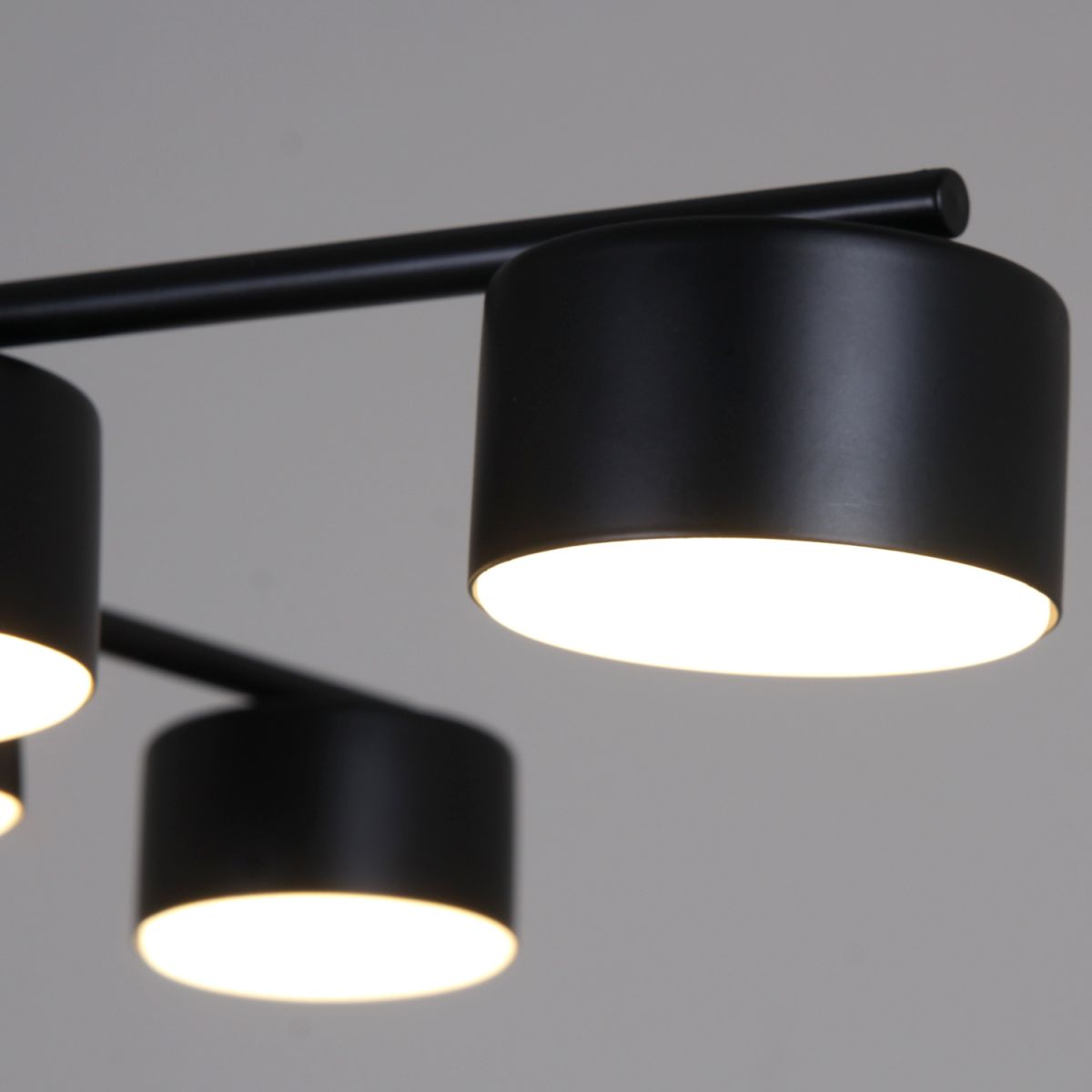 Потолочная люстра Reluce 03725-0.3-08 BK GX53