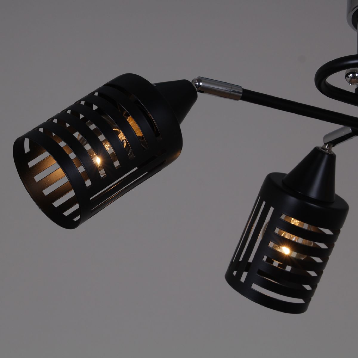 Потолочная люстра Reluce 70052-3.3-04 CR+BK