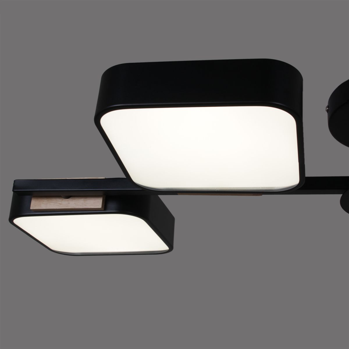 Люстра на штанге Reluce 03361-0.3-04 BK+WOOD