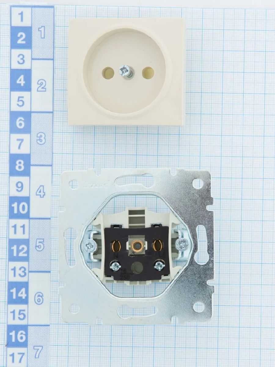 Розетка б/з Lezard Karina 707-0388-121B