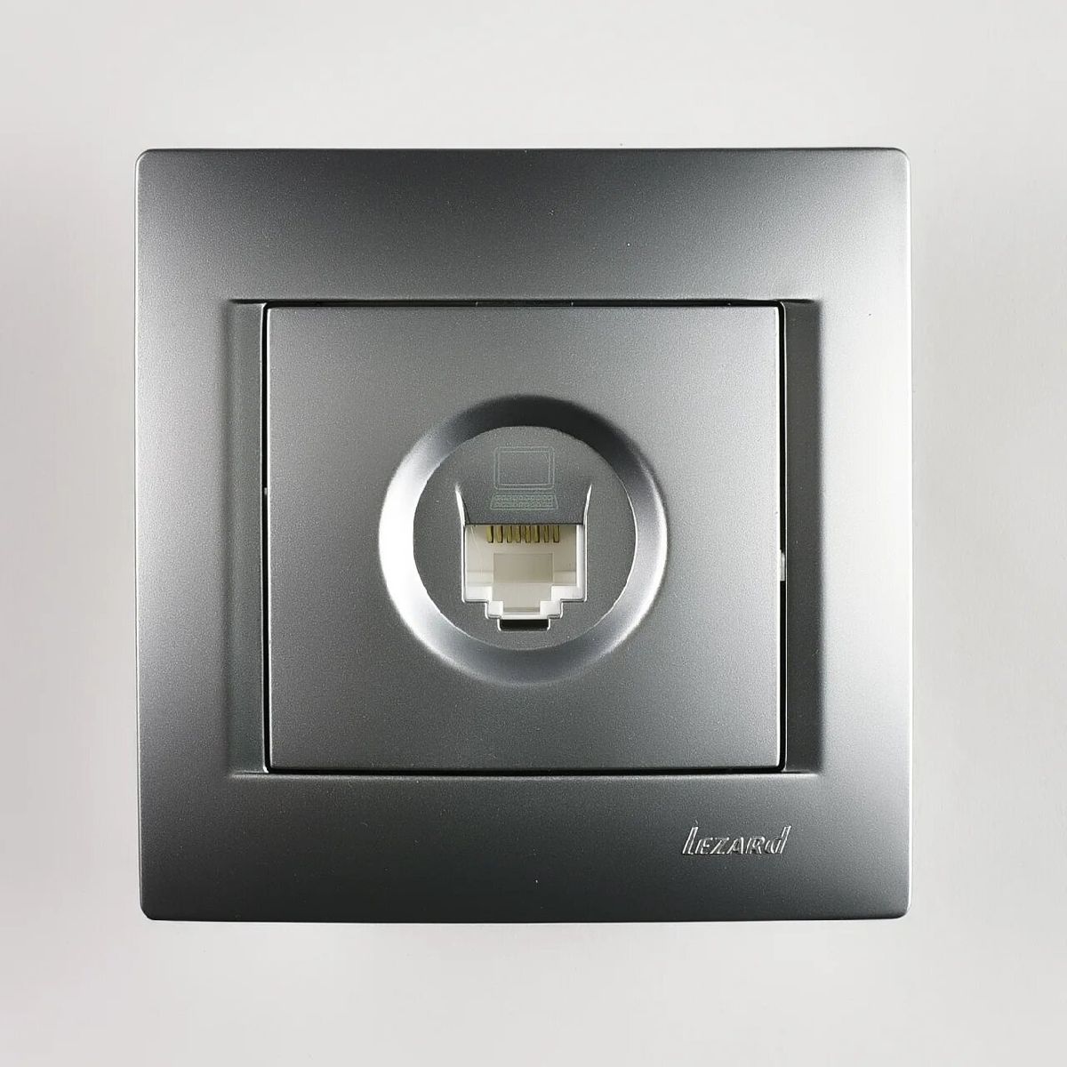 Розетка компьютерная Lezard Karina 707-4388-139