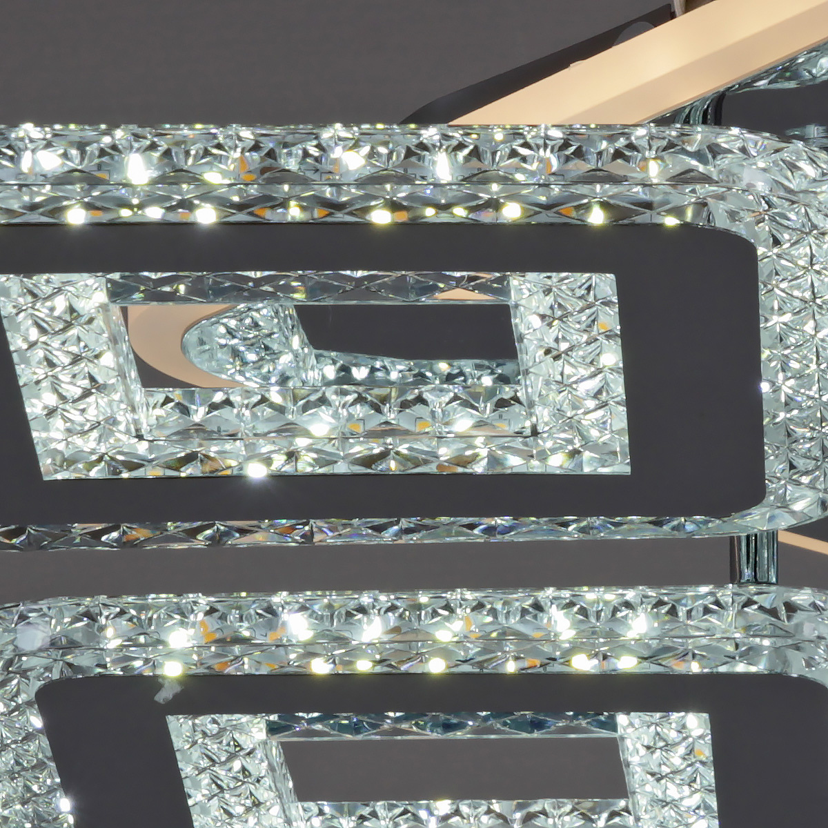 Потолочная люстра Reluce 20698-0.3-4+1