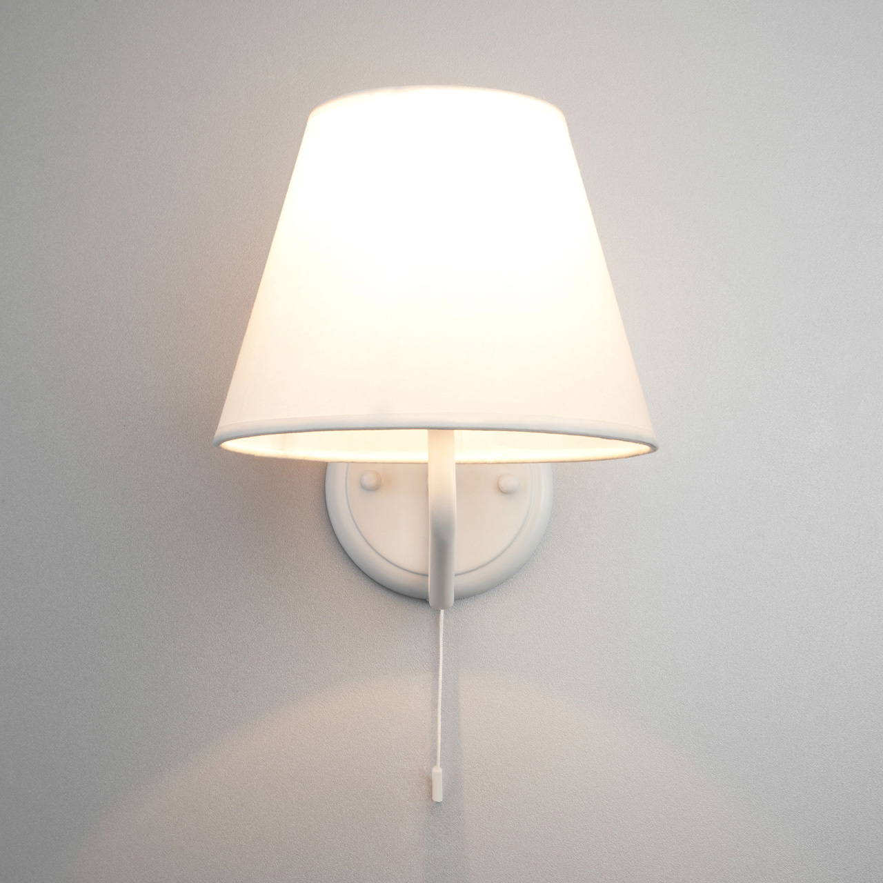 Бра Eurosvet Ornato 70074/1 белый