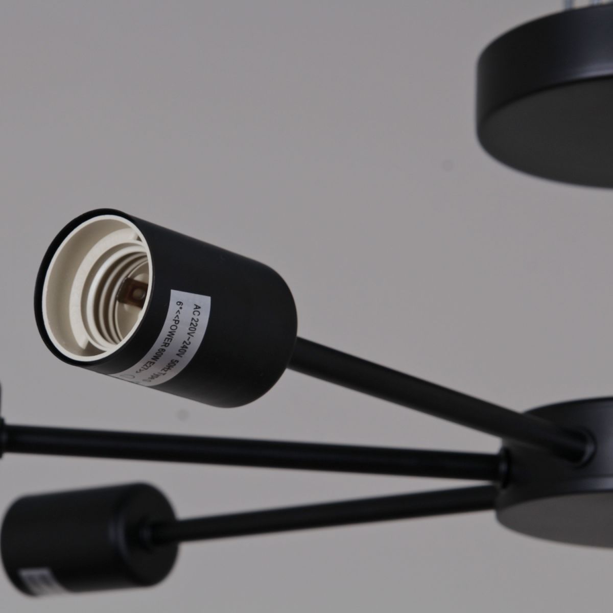 Люстра на штанге Reluce 01732-0.3-08 BK