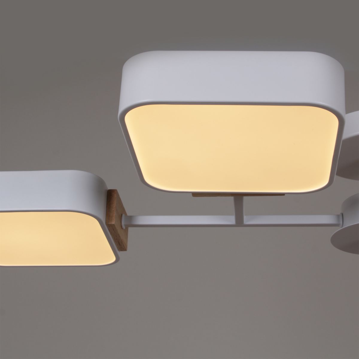 Люстра на штанге Reluce 03363-0.3-08 WH+WOOD