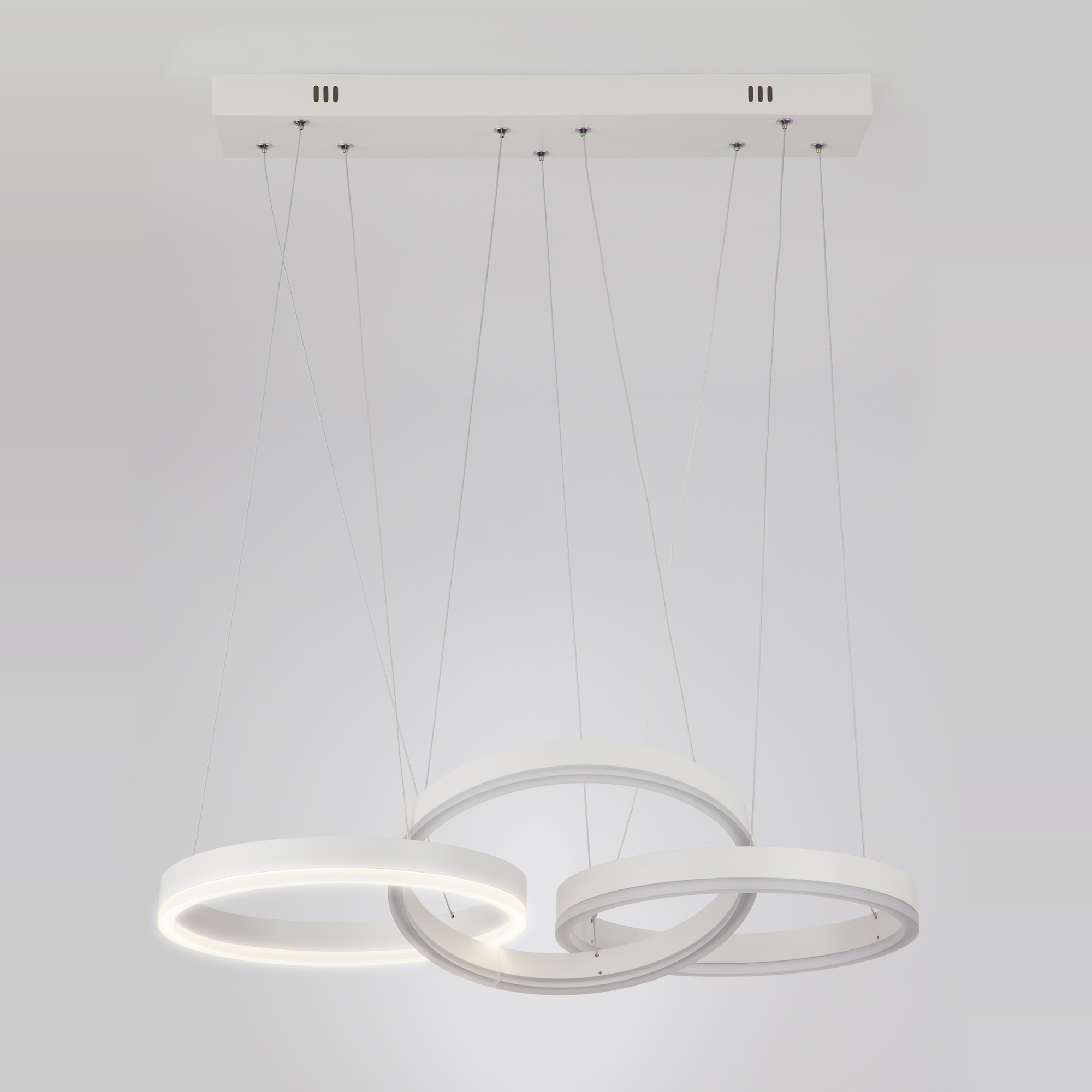 Подвесная люстра Eurosvet Integro 90070/3 белый