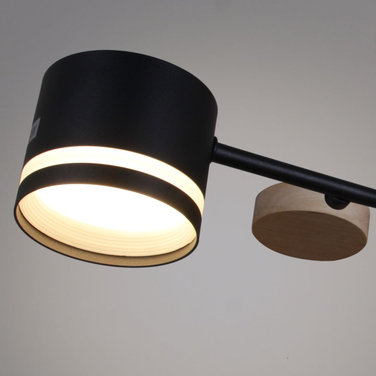 Люстра на штанге Reluce 68730-0.3-10 GX53 BK+WOOD