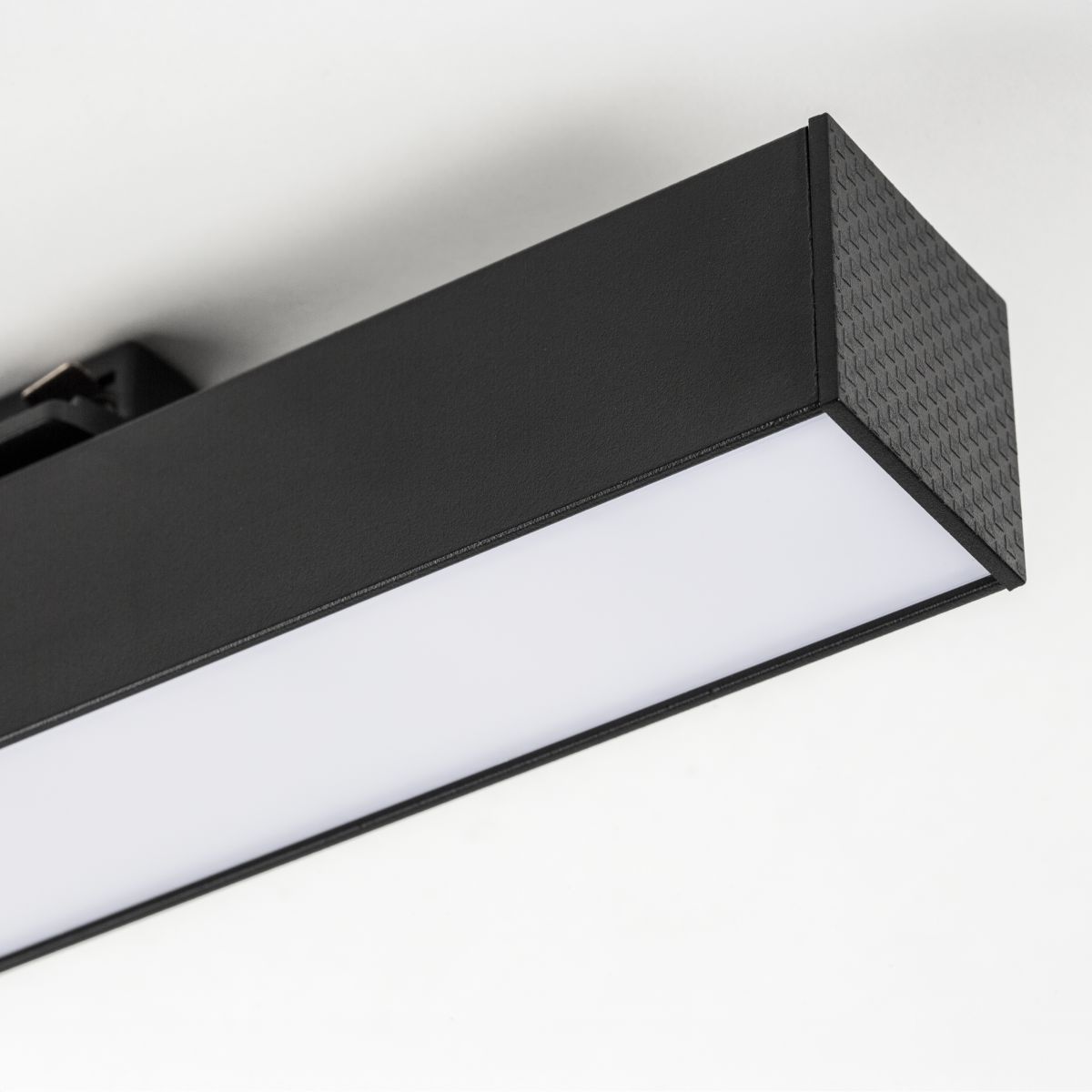 Трековый однофазный светильники Lightstar Lilla 202037