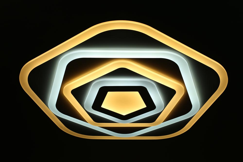 Потолочный светодиодный светильник с пультом ДУ Omnilux Monteluro OML-05407-70