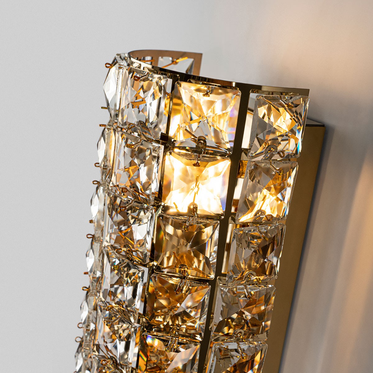 Настенный светильник Modelux ML.558.03 GD