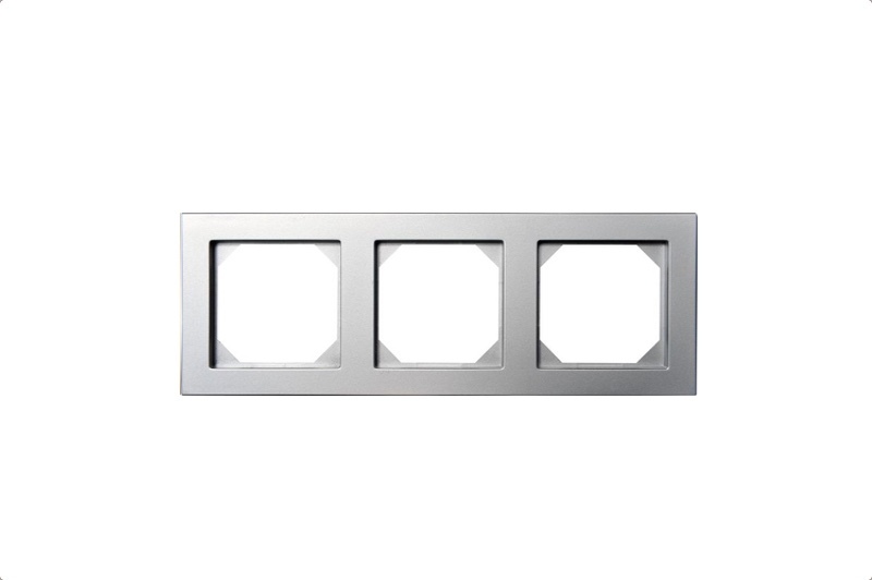 Рамка трехместная Liregus Epsilon 28-188