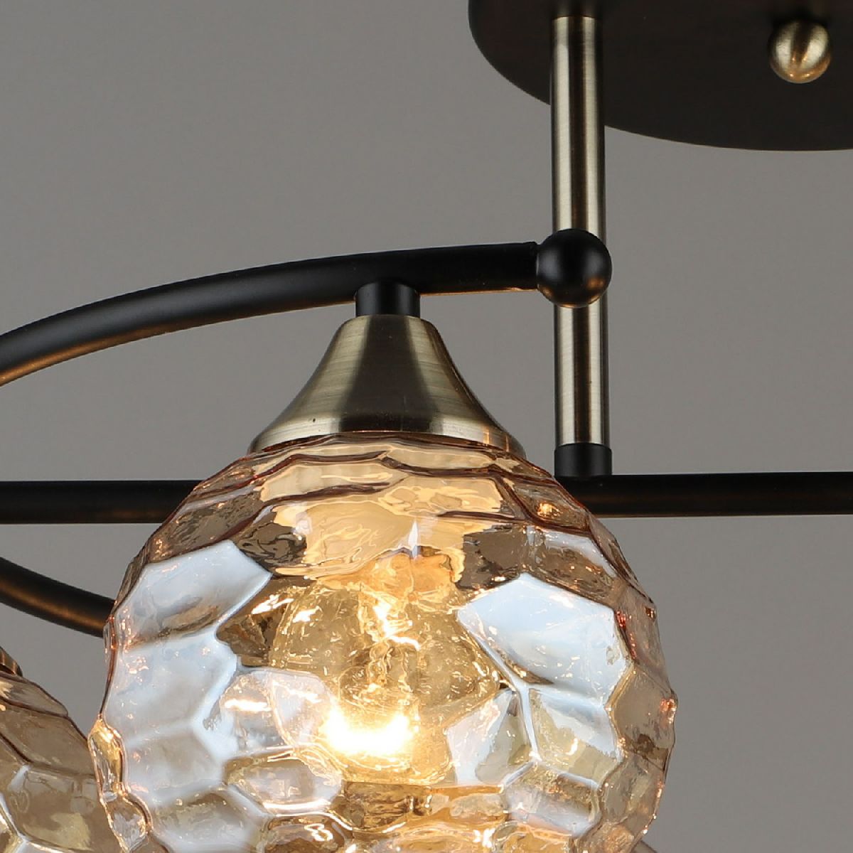 Потолочная люстра Reluce 02000-0.3-06 BK+AB