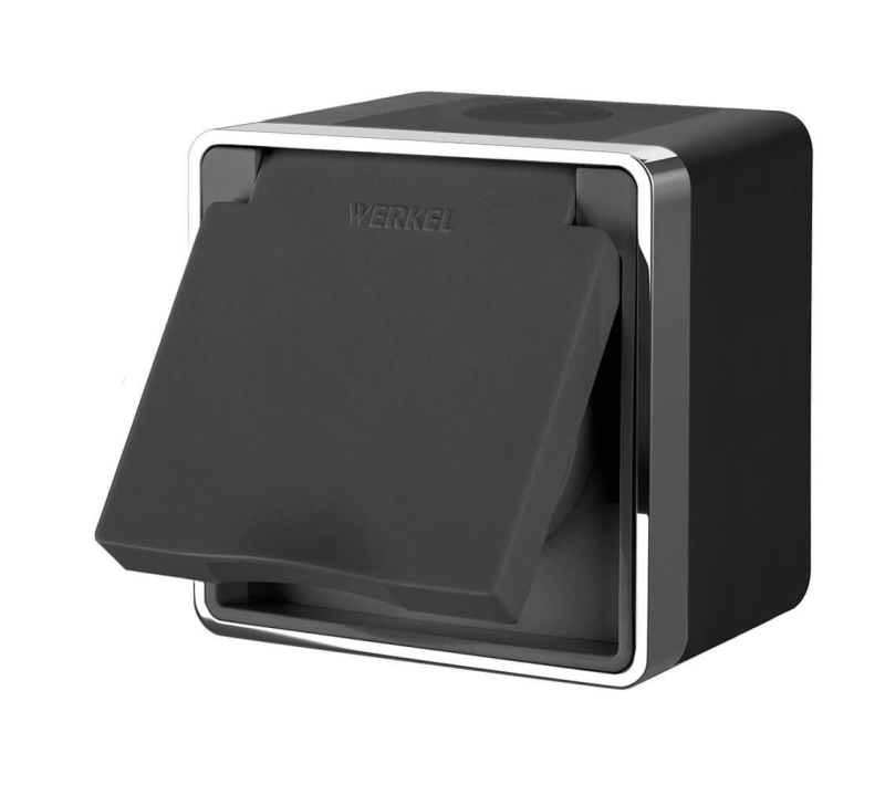 Розетка влагозащищенная с заземлением, c защитной крышкой и шторками Werkel Gallant черный/хром WL15-02-04 4690389130274