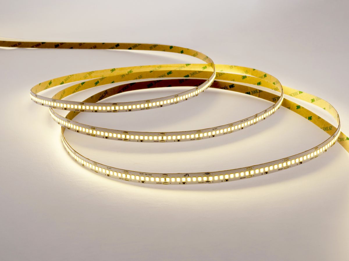 Светодиодная лента LEDS POWER 2835 240/м (22Вт/м) 24В теплая, серия ПРО140 005270