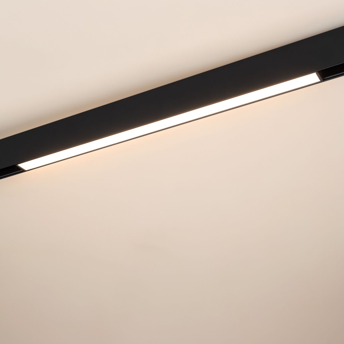 Трековый магнитный светильник Arlight MAG-ORIENT-FLAT-L465-16W Warm3000 (BK, 100 deg, 48V) (IP20 Металл) 033612(1)