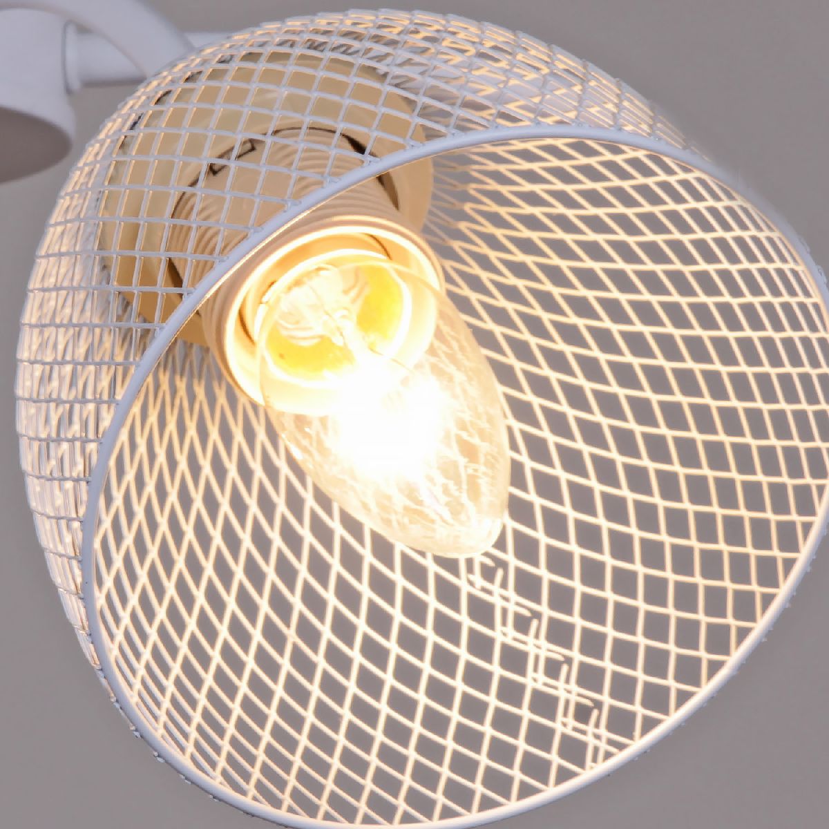 Люстра на штанге Reluce 01562-3.3-04B WH