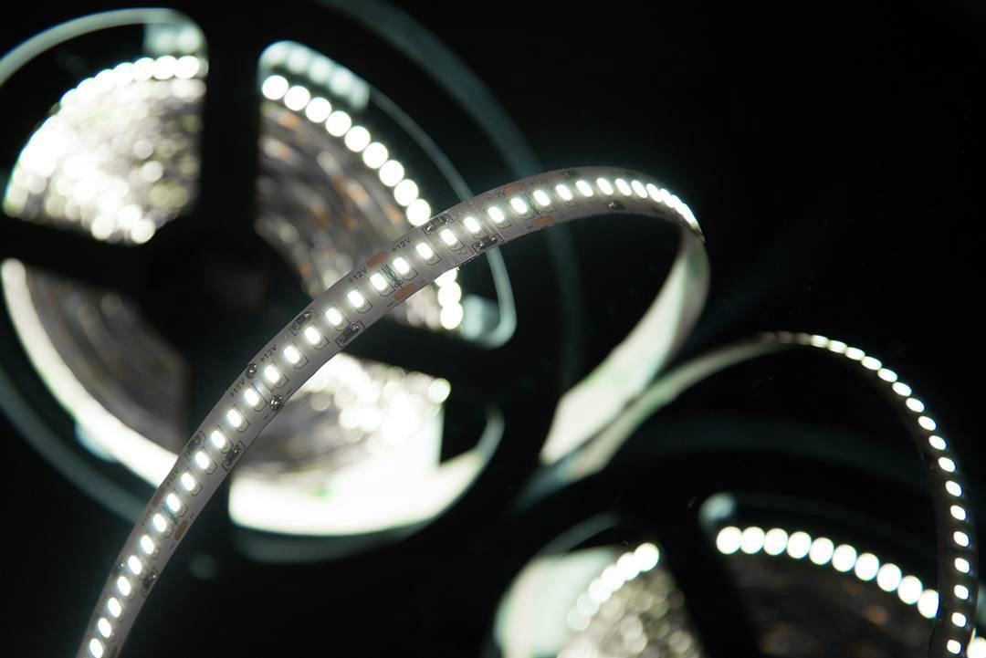 Светодиодная лента SWG SWG4240-12-24-W 000925