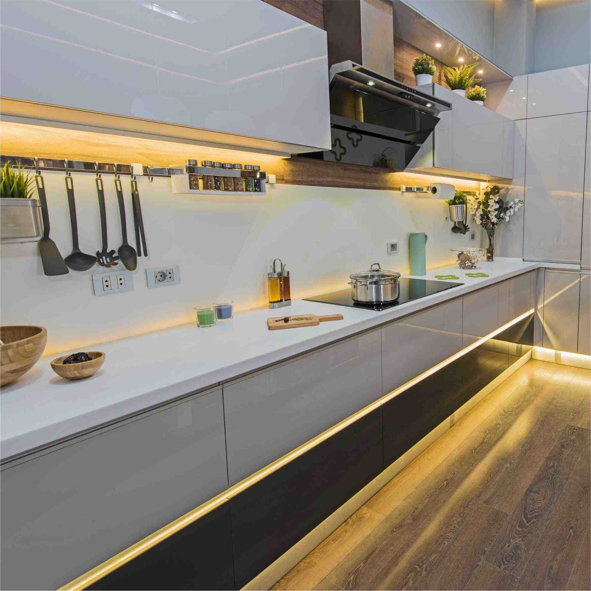 Комплект светодиодной ленты OGM 12В 14,4Вт/м smd5050 60д/м IP20 600Лм/м 5м 3000К (адаптер питания, коннектор)  SL-15