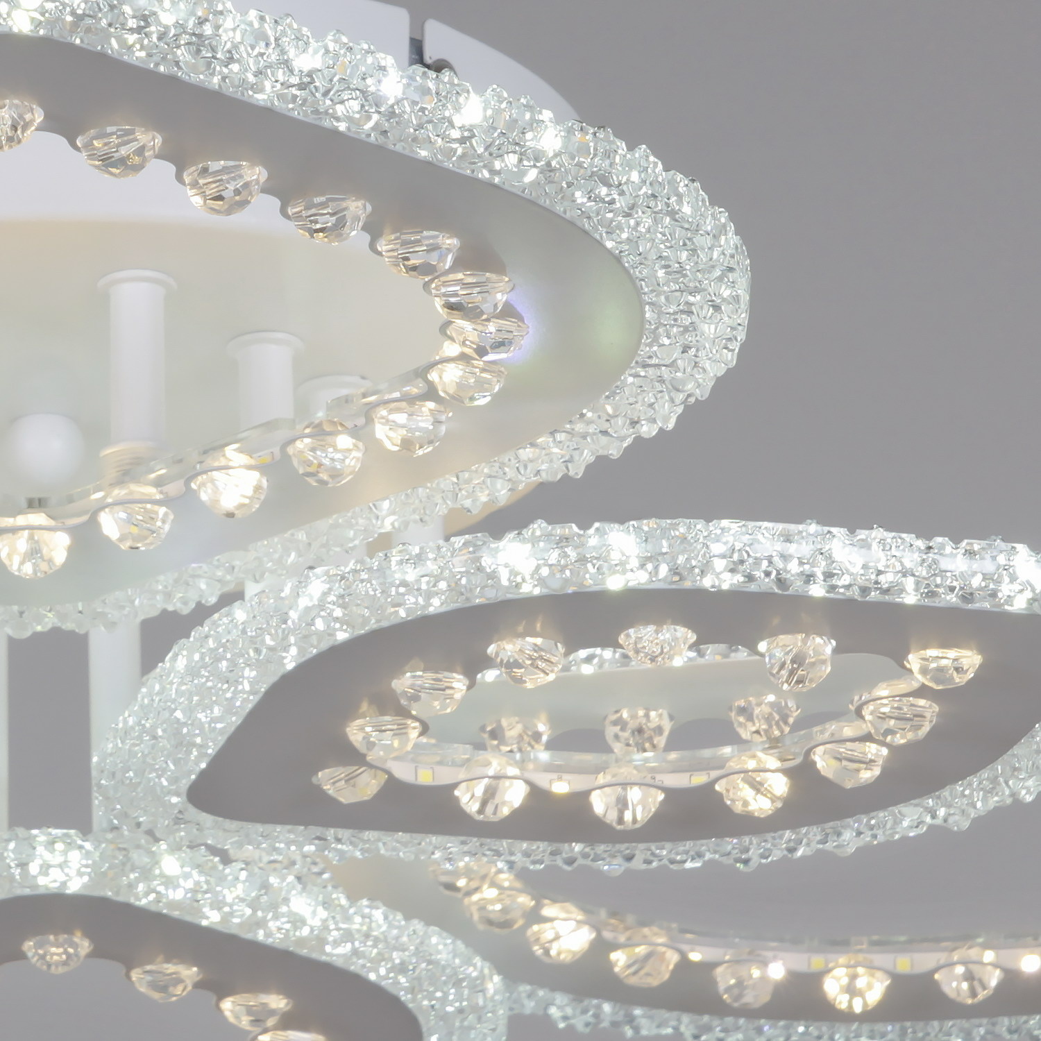 Потолочная люстра Reluce 08453-0.3-3+3C WH