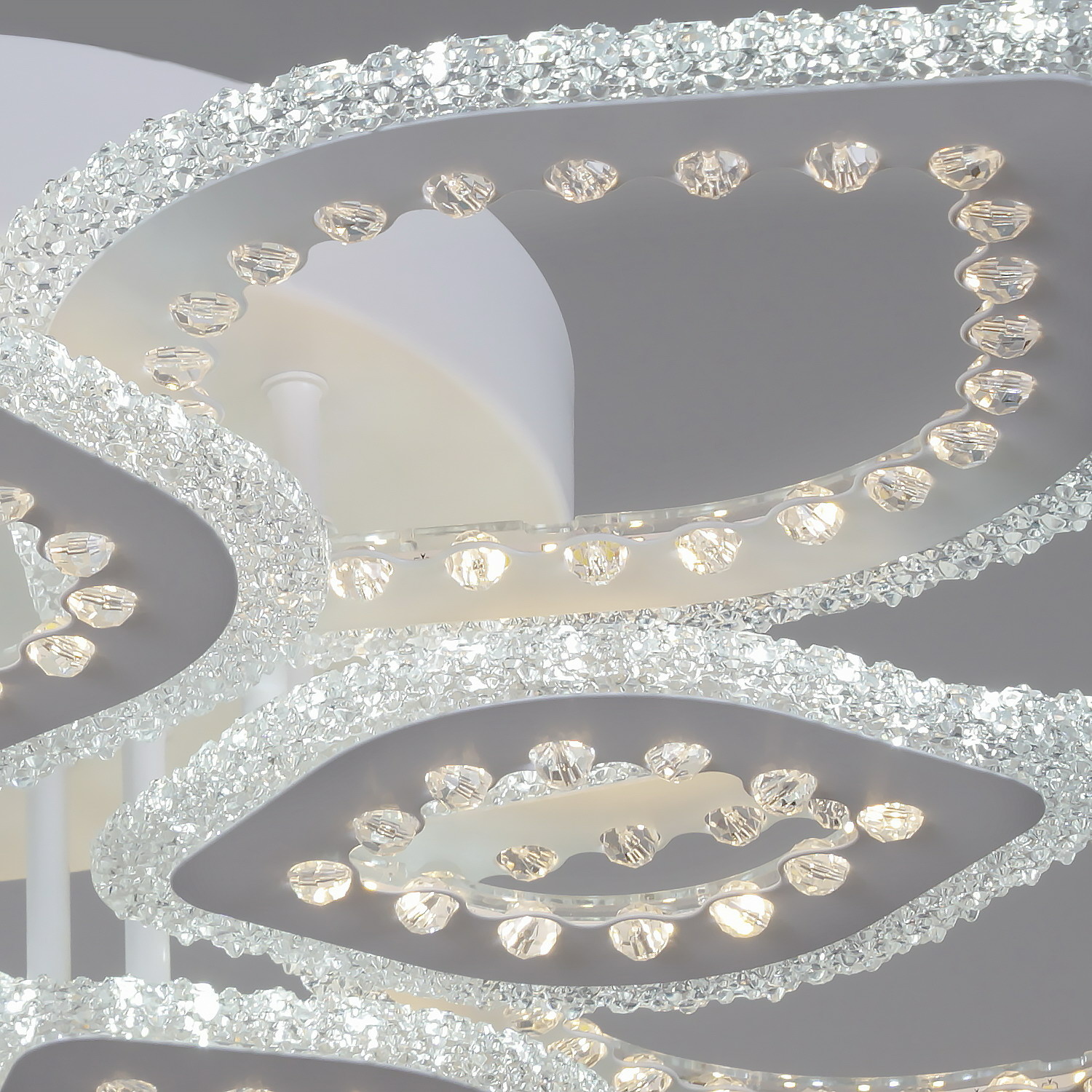 Потолочная люстра Reluce 08453-0.3-5+5C WH