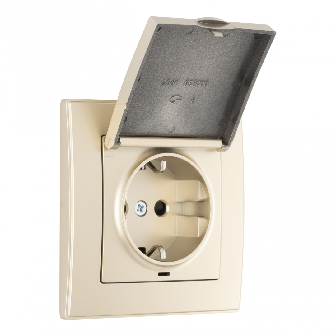 Комплект розетки с/з и шторками, защитной крышкой и рамкой Arte Milano SET06-1-41-1 shampan