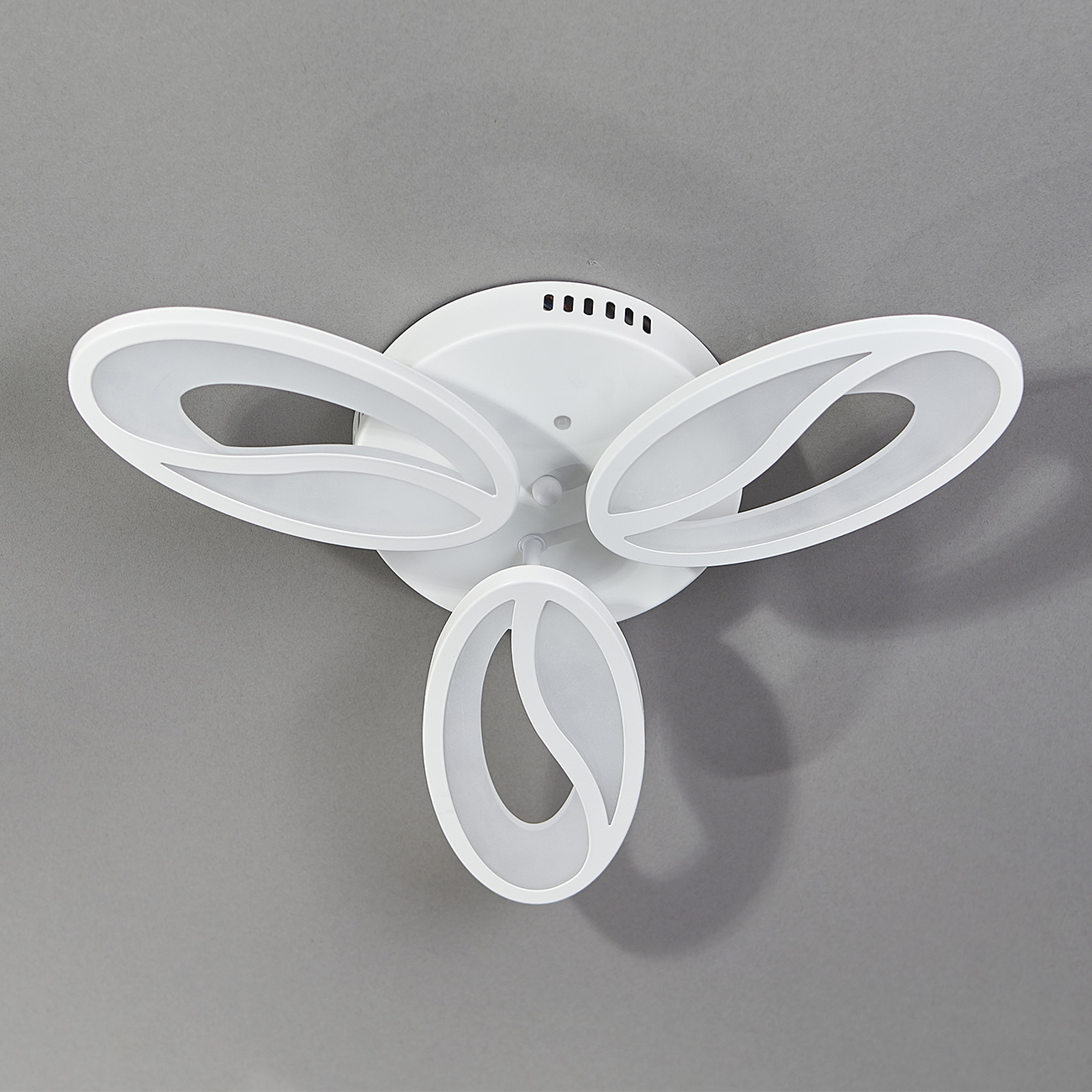 Потолочная светодиодная люстра Escada Grain 10222/3LED 46W