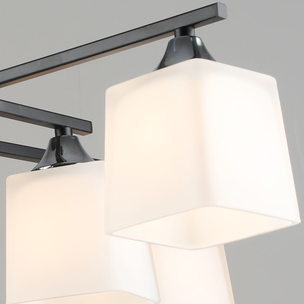 Потолочная люстра Reluce 06194-0.3-08 BK+CH