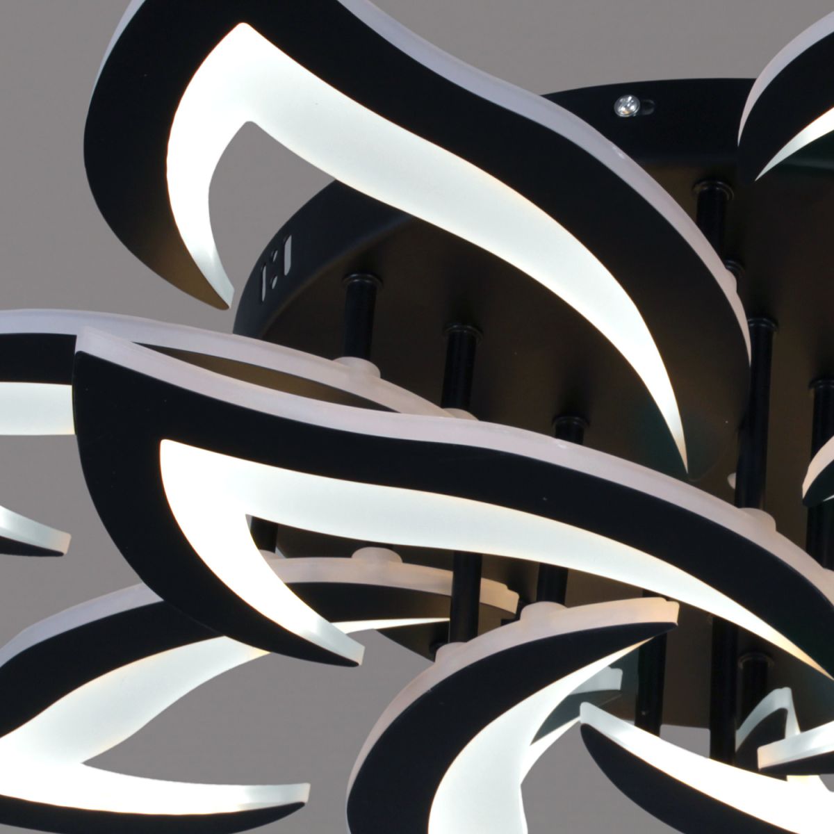 Потолочная люстра Reluce 30150-0.3-8+4 BK