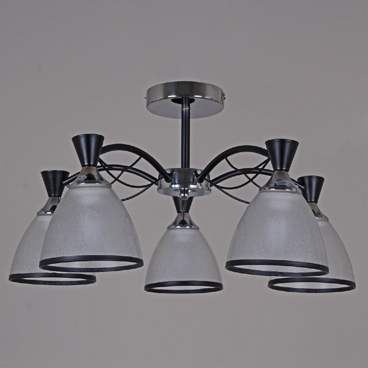 Люстра на штанге Reluce 70082-3.3-05 CR+BK